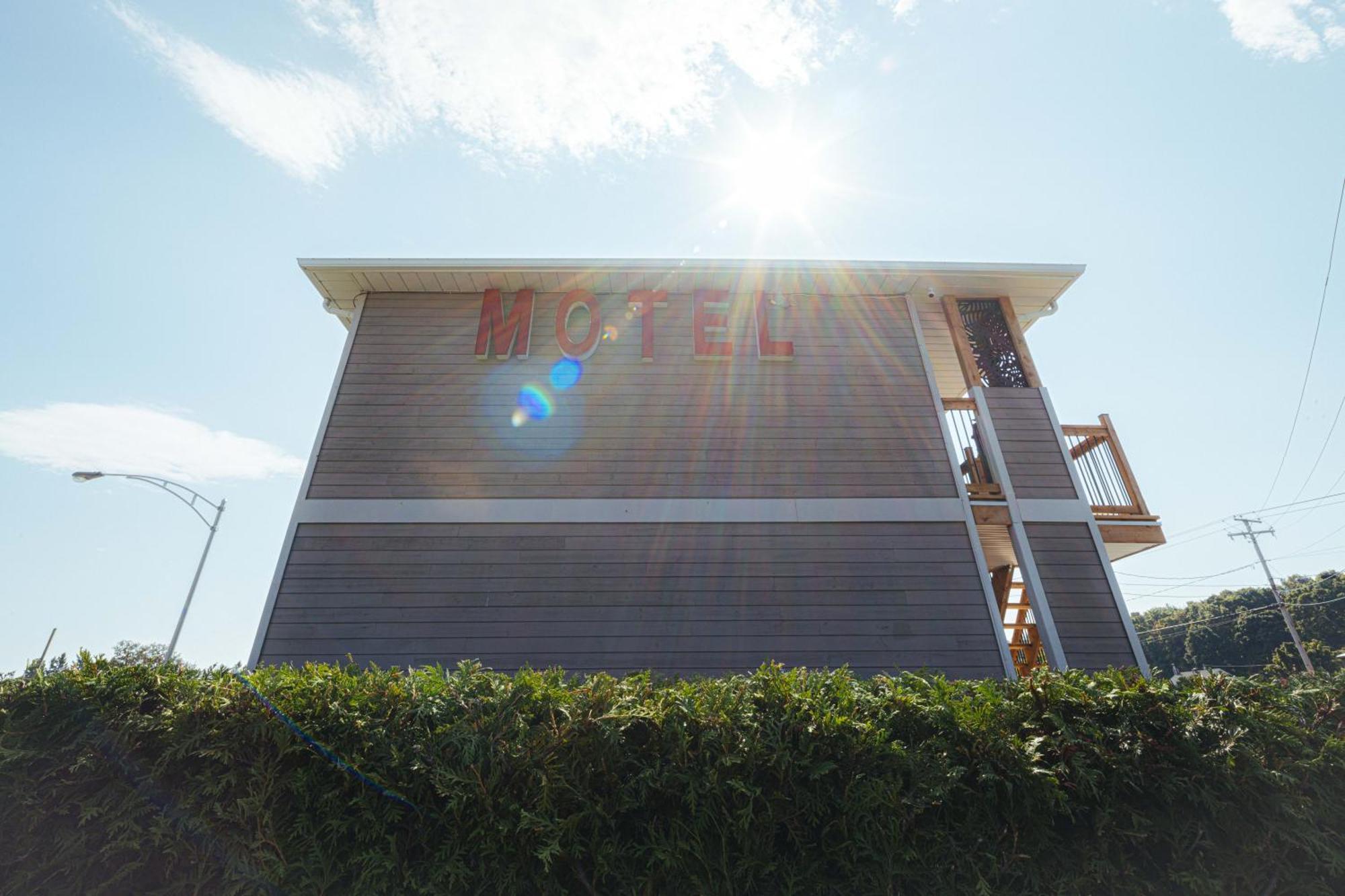لا مالباي Motel Le Point De Vue المظهر الخارجي الصورة